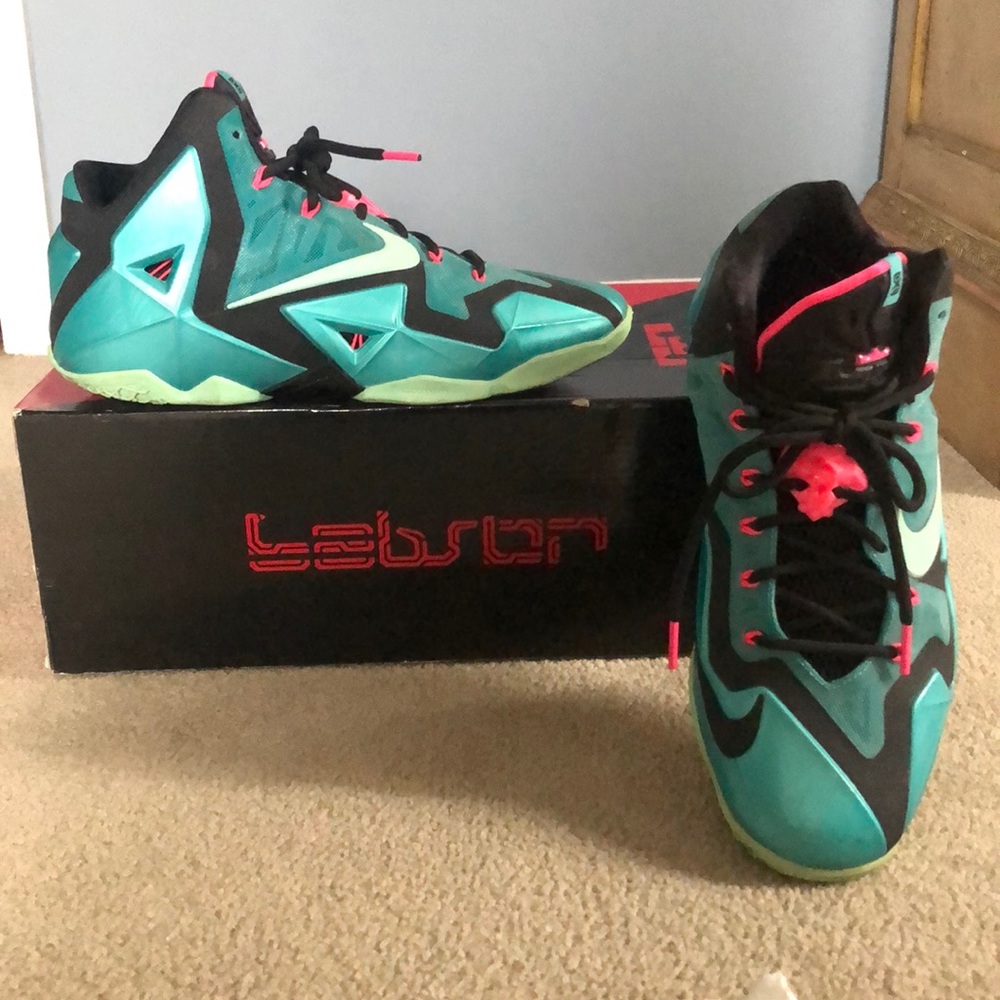 Nike LEBRON XI “Palm Beach”